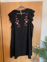 Große Größe schwarzes Kleid mit Blumenstickerei Niedersachsen - Isernhagen Vorschau