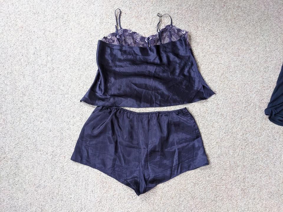 Tolle Satin Nachtwäsche 44 Hemdchen Pyjama lila Spitze leicht in Hennigsdorf