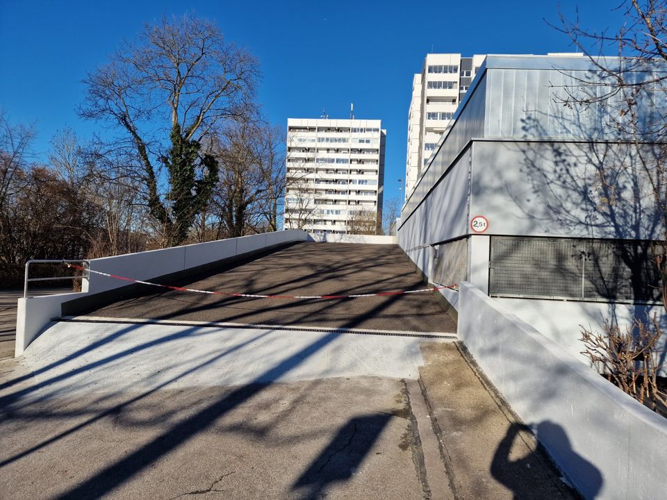 Sanierte Garagen in Augsburg neben Schwabencenter - mit Licht und Stromanschluss - ab sofort zu vermieten in Augsburg