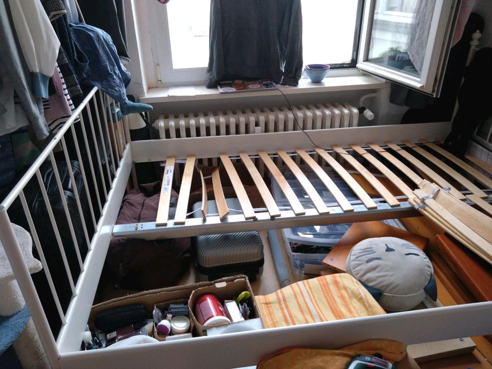 Ikea Bett + Lattenrost in Berlin