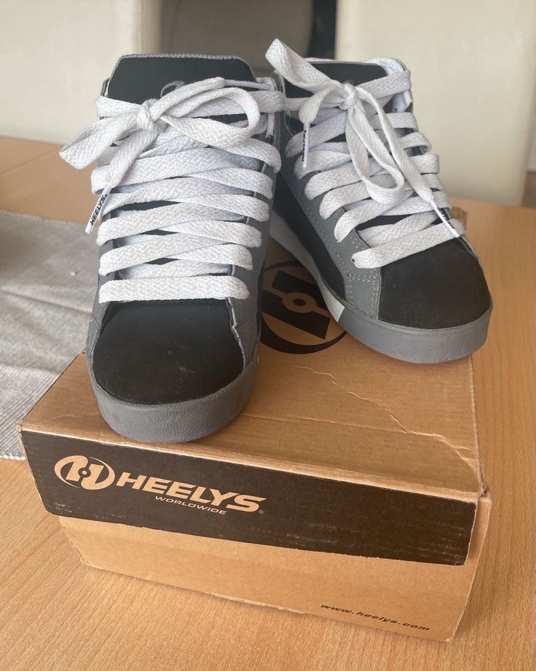 Original Heelys Schuhe Gr. 32 Rollschuhe Neuwertig ! in Karben