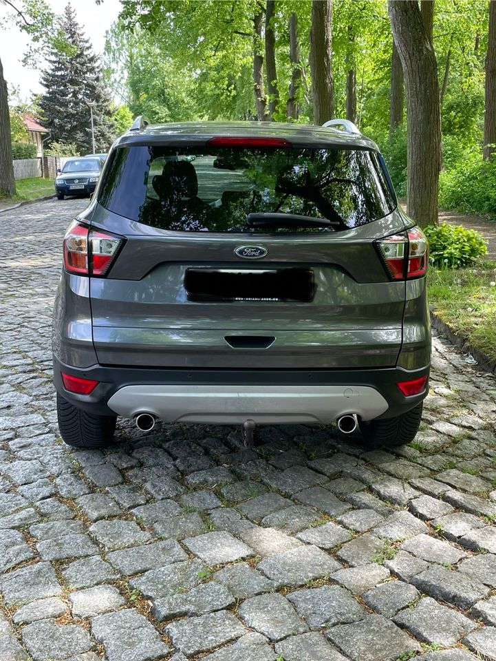 Ford Kuga 2.0Tdci 150Ps 4x4 AWD Titanium 2017 Xenon/Navi/AHK in Berlin