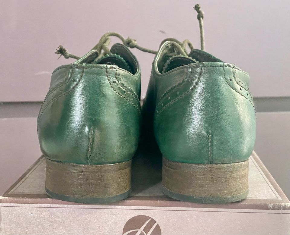 Leder-Schnürschuhe der Marke H by Hudson, Farbe grün , Nummer 38 in Berlin
