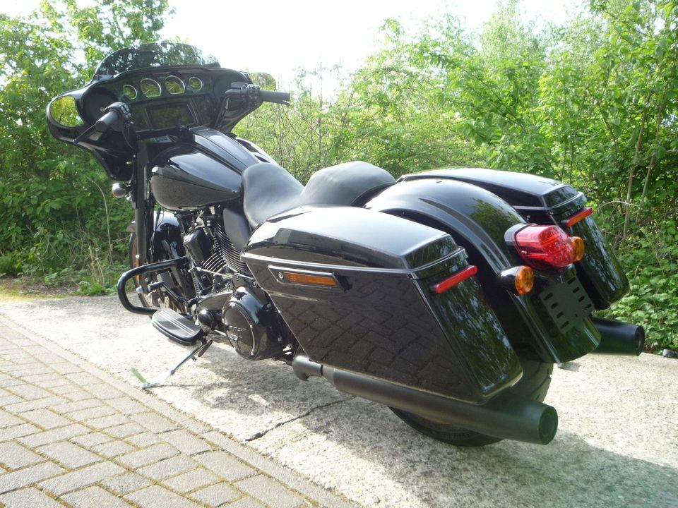 Harley-Davidson STREET GLIDE ST  117 FLHXST 5HD neuwertiger Zust in Bocholt