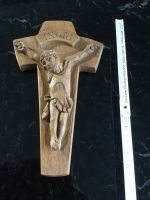 Holz Kreuz mit Korpus Eiche Schnitzerei Handarbeit religiös Rheinland-Pfalz - Dickenschied Vorschau