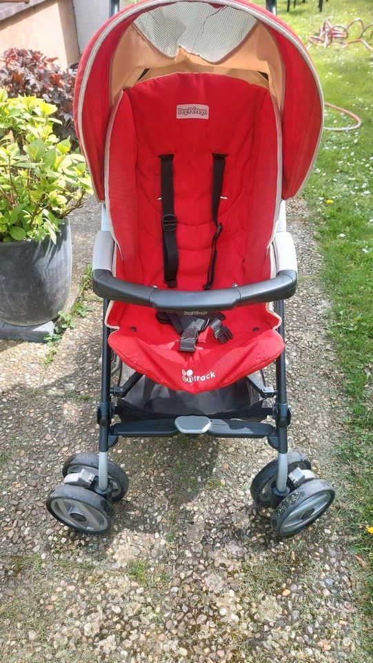 Buggy von Peg-Pérego Pliko P3 Compact mit passendem Regenverdeck in Friedberg (Hessen)