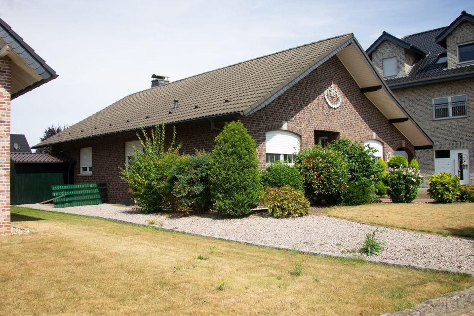 Provisionsfrei: EFH mit Park- und Wintergarten Waldfeucht Haaren in Waldfeucht