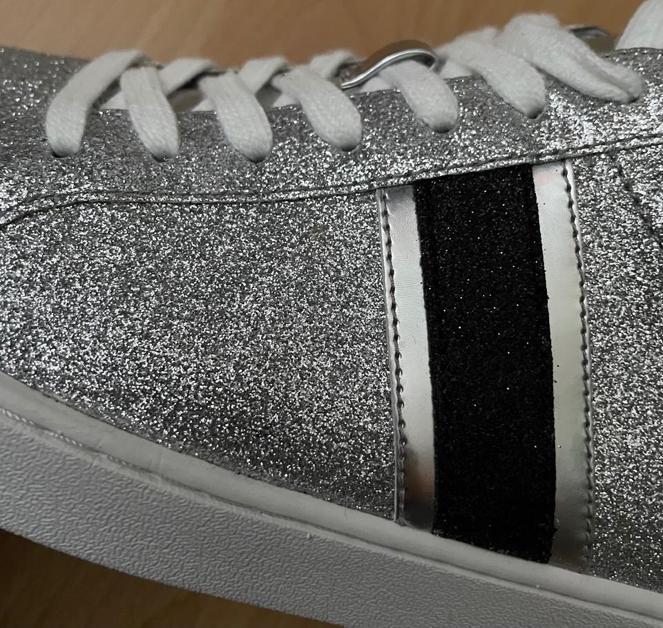 Michael Kors Sneaker NEUWERTIG! Gr. 41 (42), silber-schwarz in Schönecken