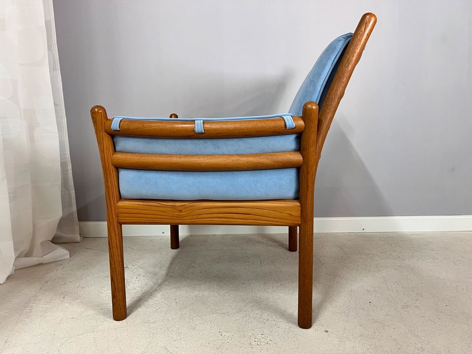 Teak Vollholz Sessel mit Armlehnen Illum Wikkelso Designersessel Holzsessel Polster hellblau babyblau Mid Century Design Dänemark Vintage 60er Jahre in Berlin