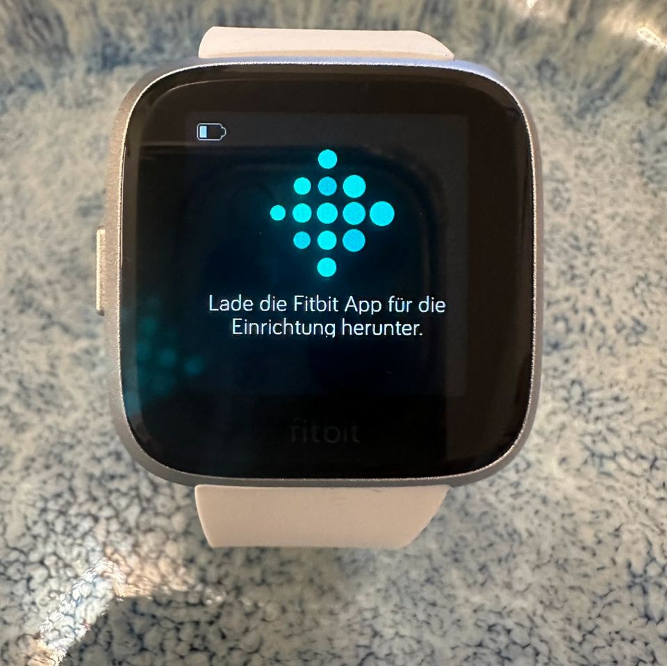 Fitbit Versa Lite Edition Silber, Smartwatch in Potsdam