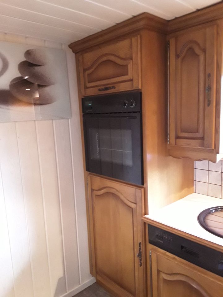 L-Küche mit Induktion Backofen Spülmaschine Kühlschr.  Frankreich in Weiskirchen