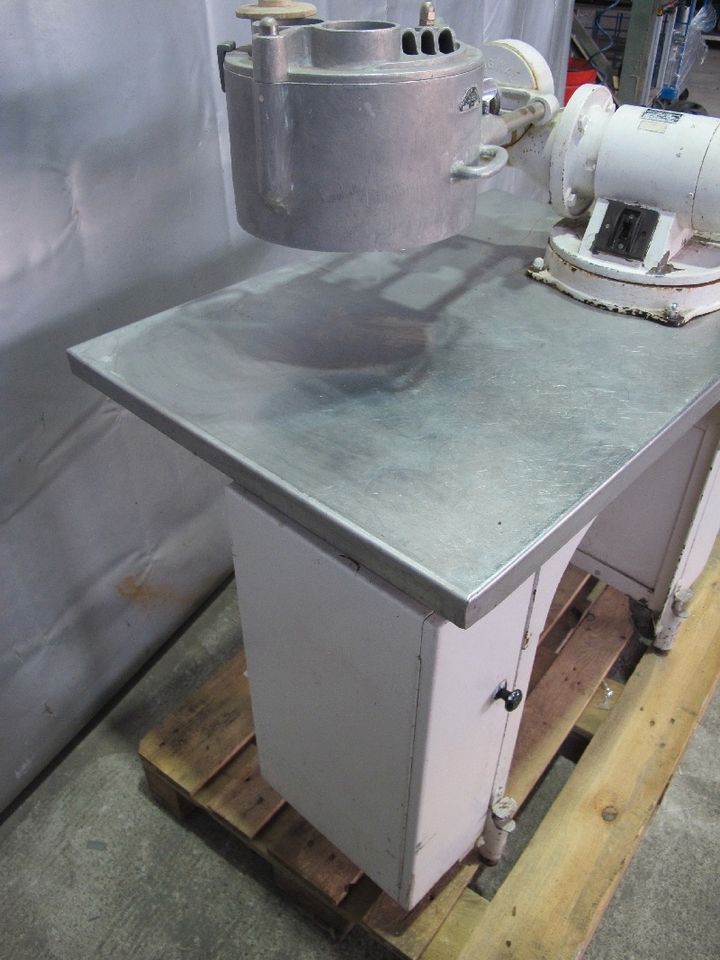 Küchenmaschine Gemüseschneider Reibe Universalmaschine 24169 in Dinslaken