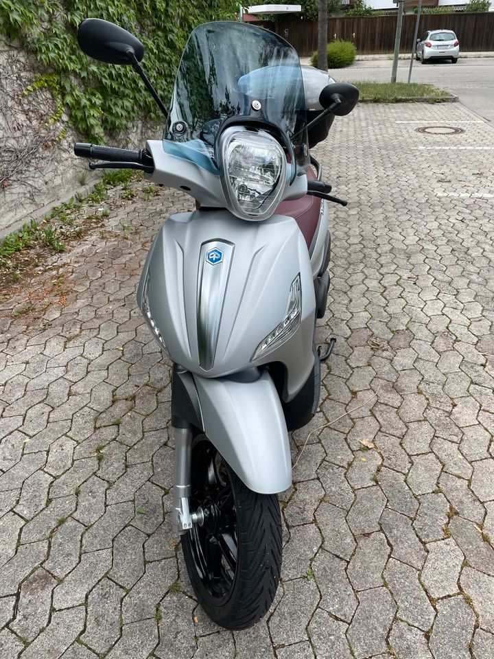 Piaggio Beverly 350 ccm Sport Touring in Germering