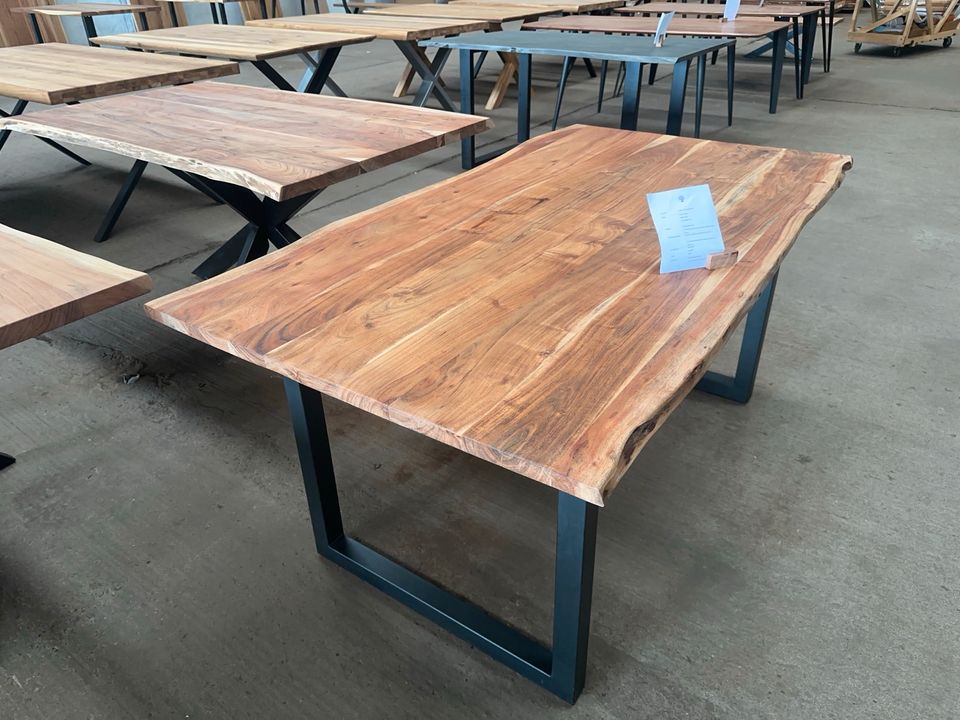 NEUE Esstisch Massiv Baumkantentisch Wildeiche Geölt Tisch Holz ab 65cm in Hamburg