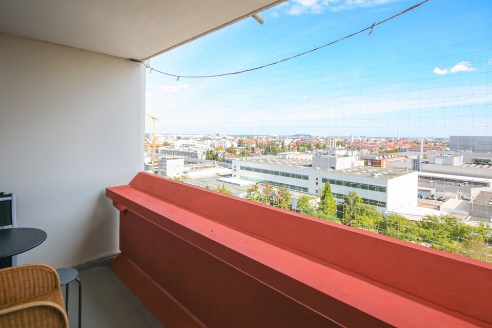 Kapitalanlage: Helles Apartment am Olympiapark mit Bergblick in München