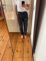 Momjeans schwarz dunkelgrau Gr. 38 Primark Fransen Berlin - Wilmersdorf Vorschau