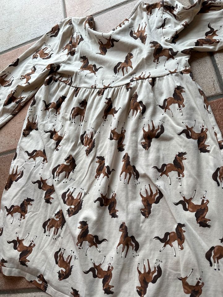 Langarmkleid Kleid H&M Gr. 128 beige mit Pferden in Ebringen