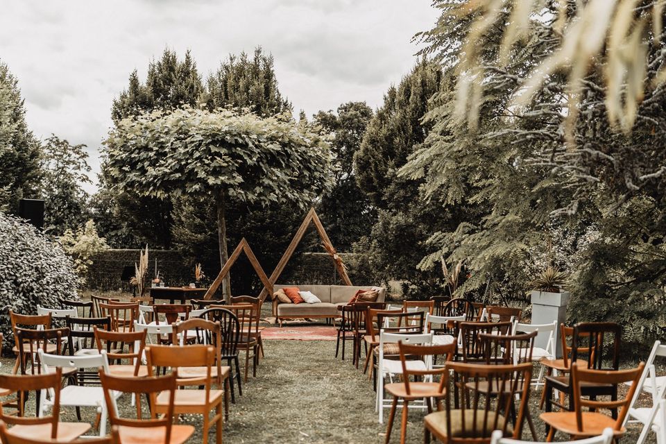 Boho Hochzeit Trauung Stühle Tische Vintage mieten leihen in Sommerhausen Main