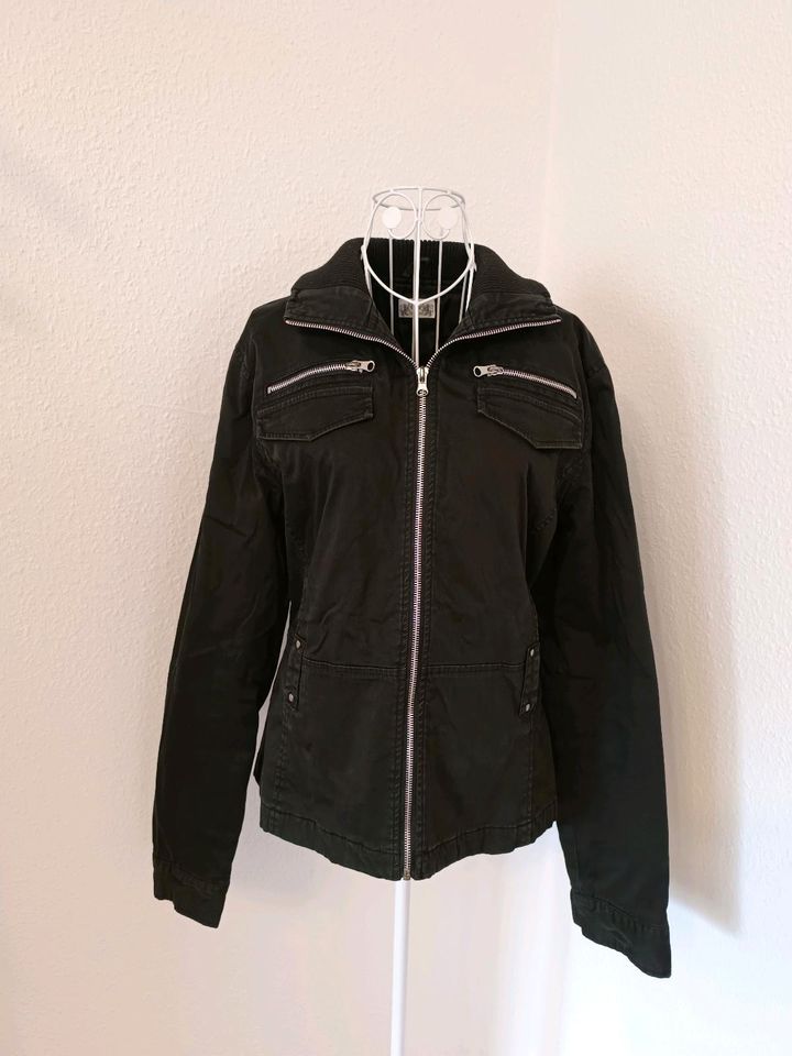 Jacke schwarz für Herbst oder Frühjahr M/L in Plauen