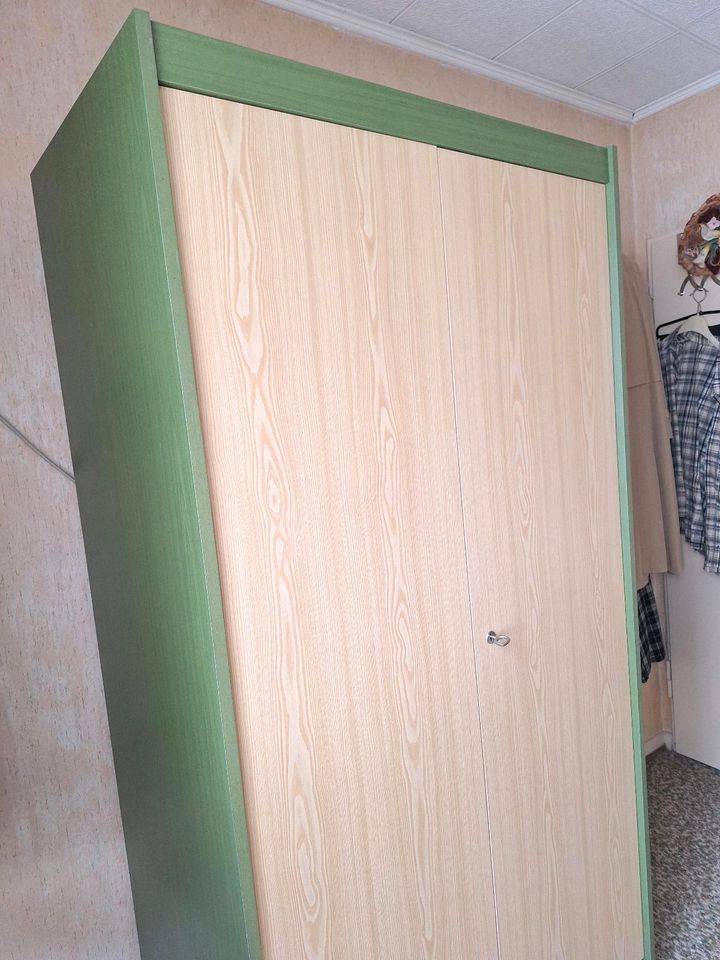 Wandschrank mit klappbett,kleiderschrank,grün,beige,retro,70er in Offenbach