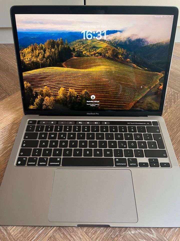 Macbook Pro 13 Zoll 2022 (einzelne Tastendefekte) inkl. Keyboard in Berlin