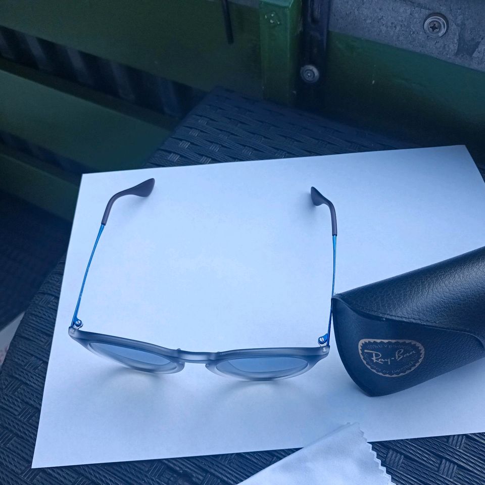 Hellblaue Ray Ban Damen-Sonnenbrille  ohne Sehstärke in Lübeck