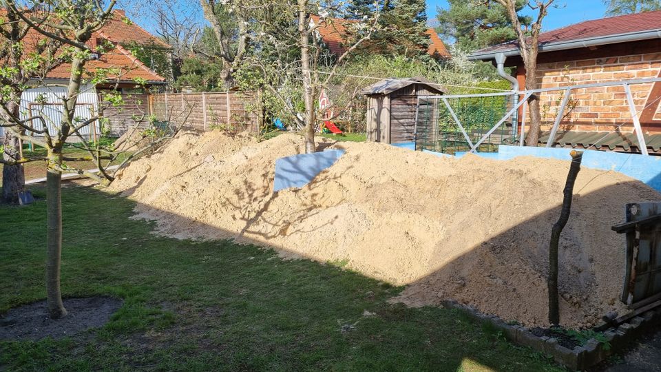 heller Sand / Erde Aushub ca. 10m³ in Potsdam