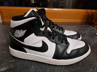 Nike Jordan 1 Mid original, schwarz weiß, Gr. 41 - top Zustand Hessen - Weilmünster Vorschau