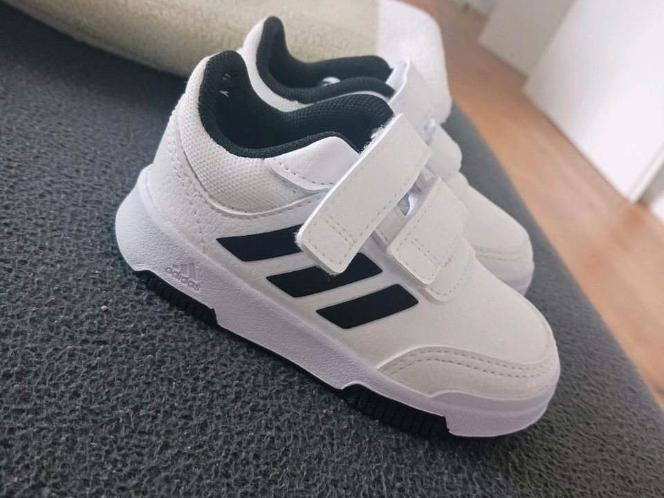 ADIDAS KINDER-TURNSCHUHE IN GRÖßE 5,5/ 20,5! NEU!!! in Vilshofen an der Donau