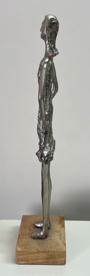 Holländer Figur ROSALIE LÄSSIG Aluminium-Holz silber in Nuthe-Urstromtal