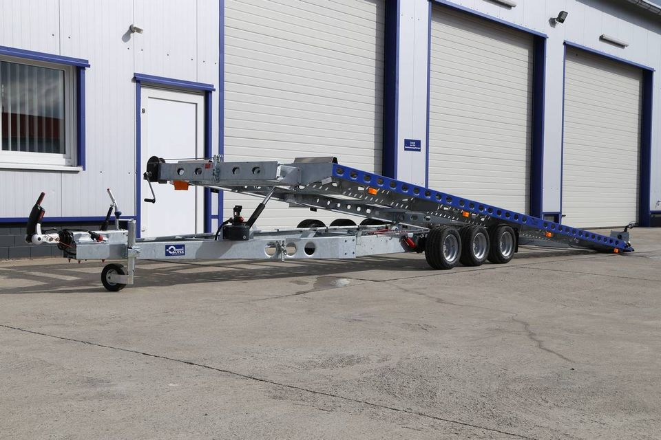 NEU Fahrzeugtransporter Blyss Anhänger 655x205cm 3500kg zGG in Seesen