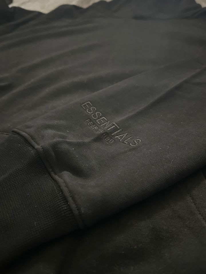 Fear of god essentials hoodie in Hamburg