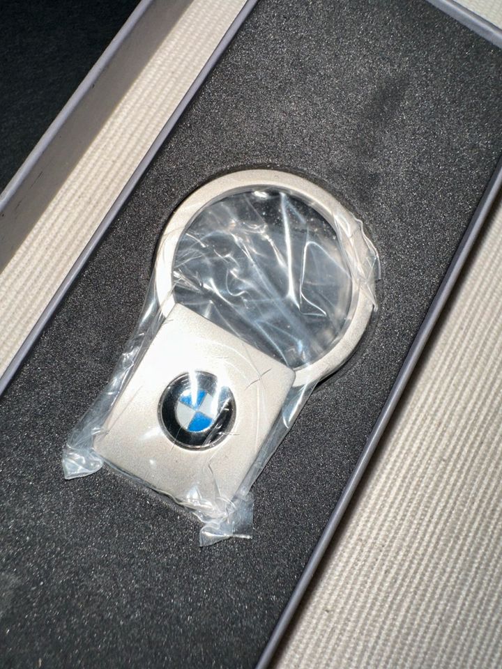 BMW Schlüsselanhänger • Neu mit Karton • Geschenk für BMW Fahrer in Göttingen