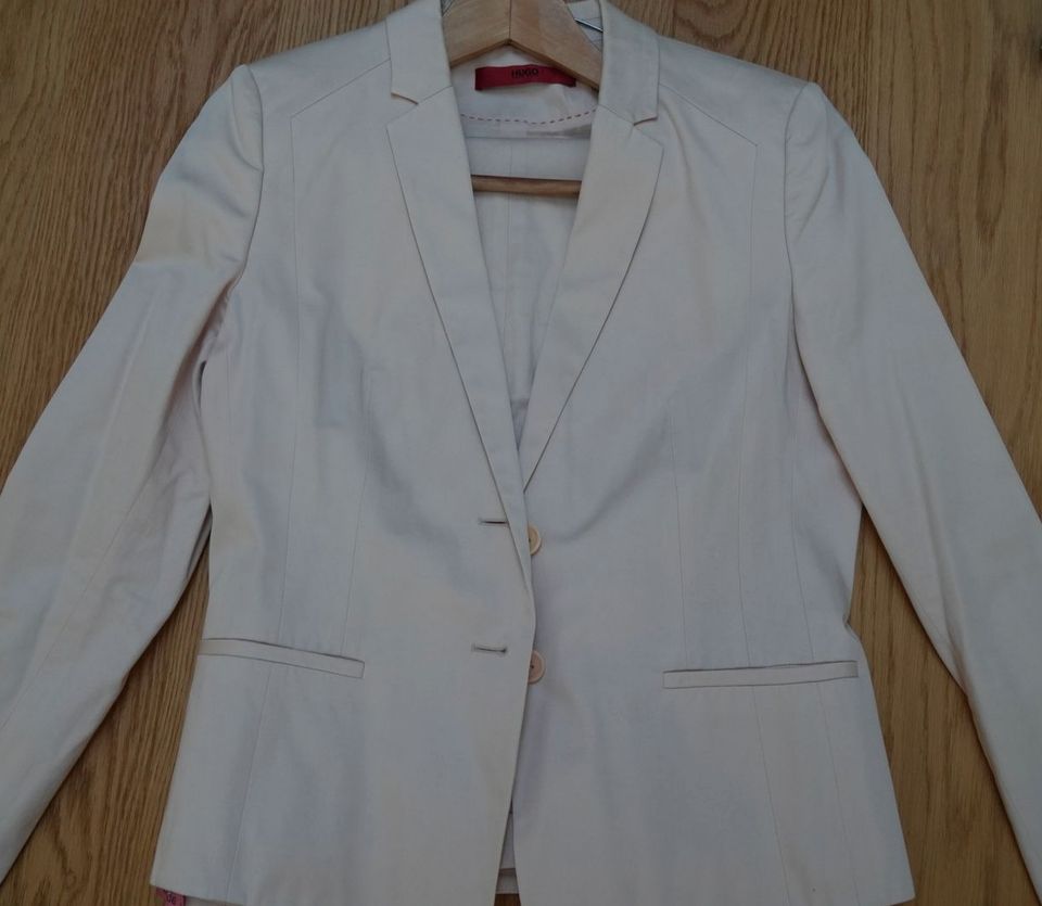 Hugo Boss Anzug Blazer 38 Hose 40 wie NEU in Ismaning