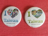2 Taiwan Buttons zum Anstecken, I love Taiwan, neuwertig München - Schwabing-Freimann Vorschau