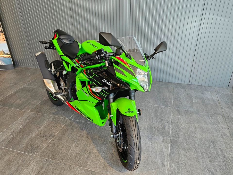 Kawasaki Ninja 125 (500€ Führerscheinbonus) in Rietberg