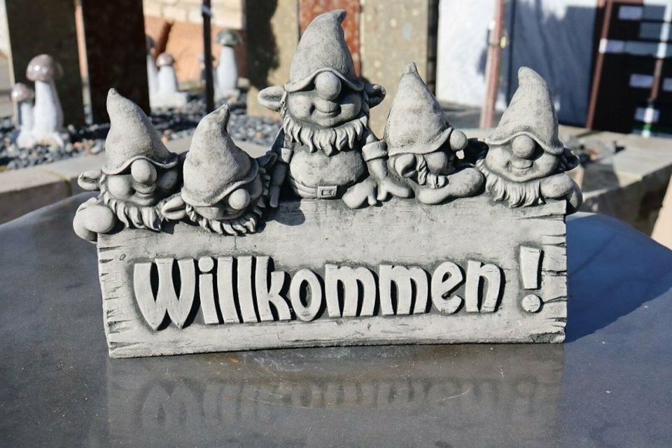 Betonfigur Zwerge "Willkommen" in Nienhagen