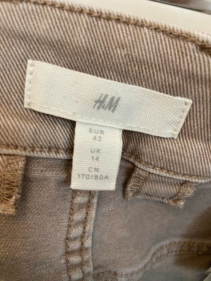 H&M Mom Jeans Gr. 42 Creme beige in Lippstadt