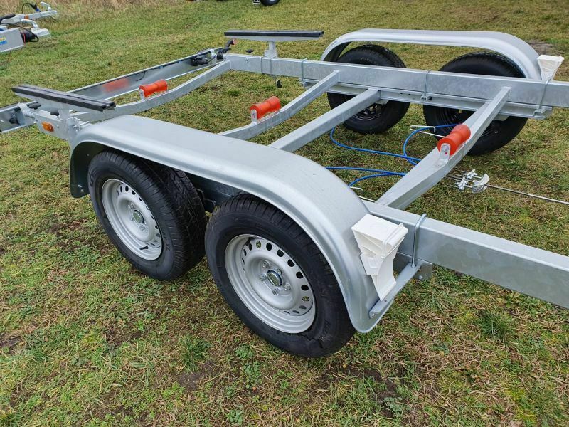 Trailer Pilob 2,7 t Rahmenlänge 7m Bootstrailer Anhänger in Neuruppin