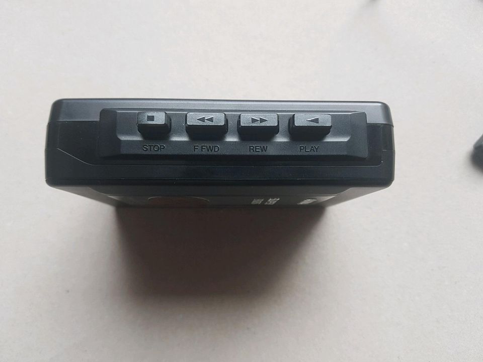 Walkman Aiwa HS-P102 Stereo Cassette Player Kopfhörer HP-M16 in Bad Camberg