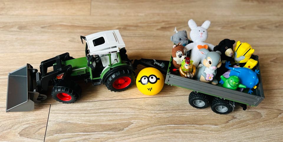 Spielzeug Traktor mit Tierischen in Hamburg