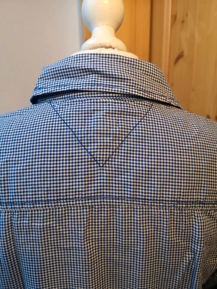 Hilfiger Bluse, Gr. M, blau weiß kariert, neuwertig in Schechen