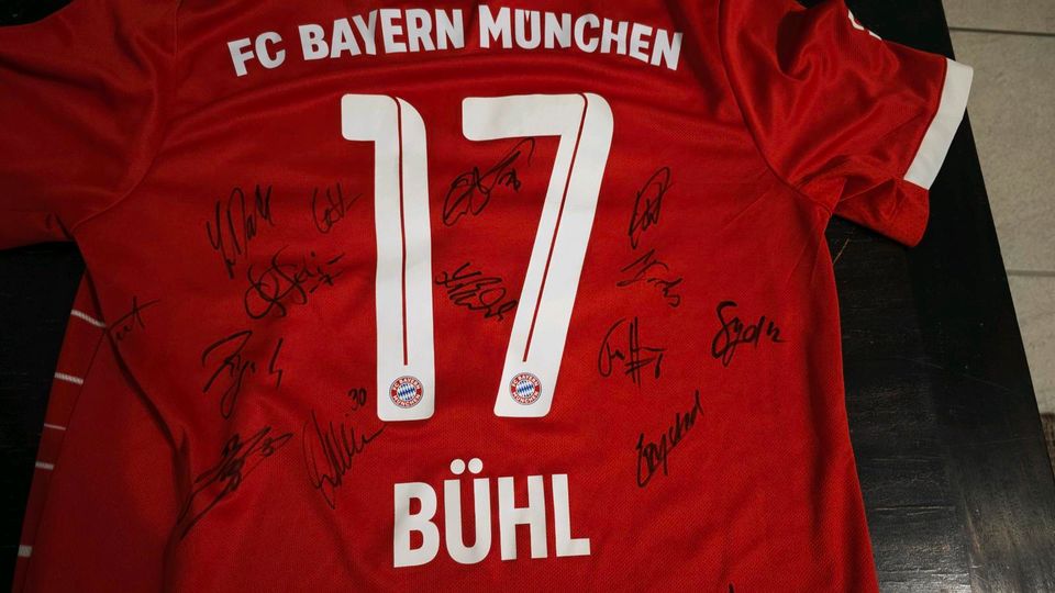 FC Bayern München Trikot Frauen Bühl 17 handsigniert in Puchheim