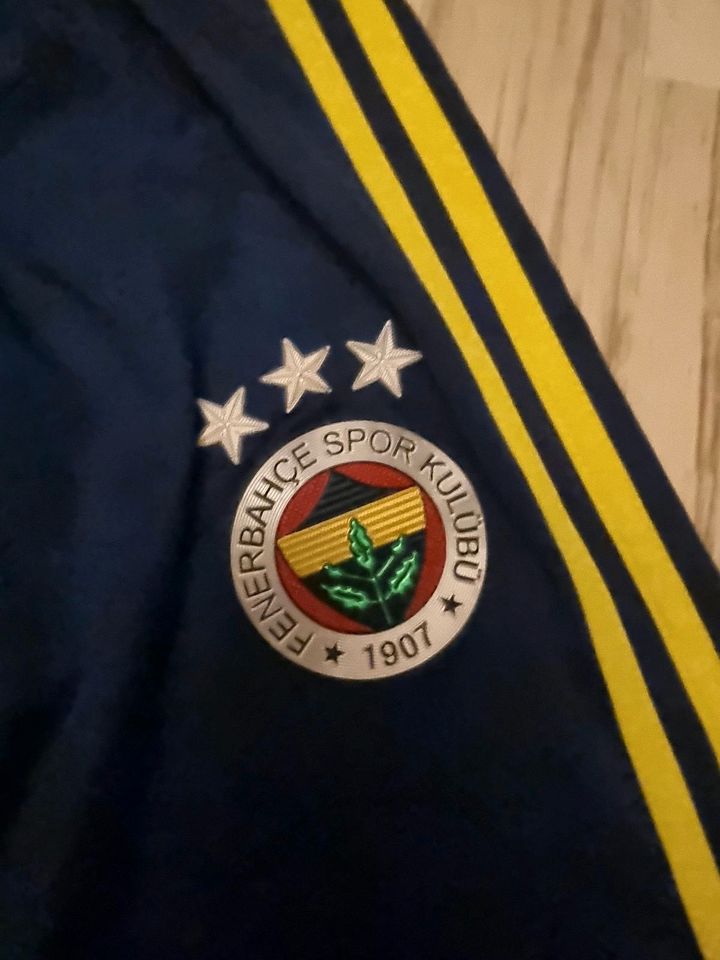 Fenerbahçe Trikot mit Short für Kinder in Burgdorf