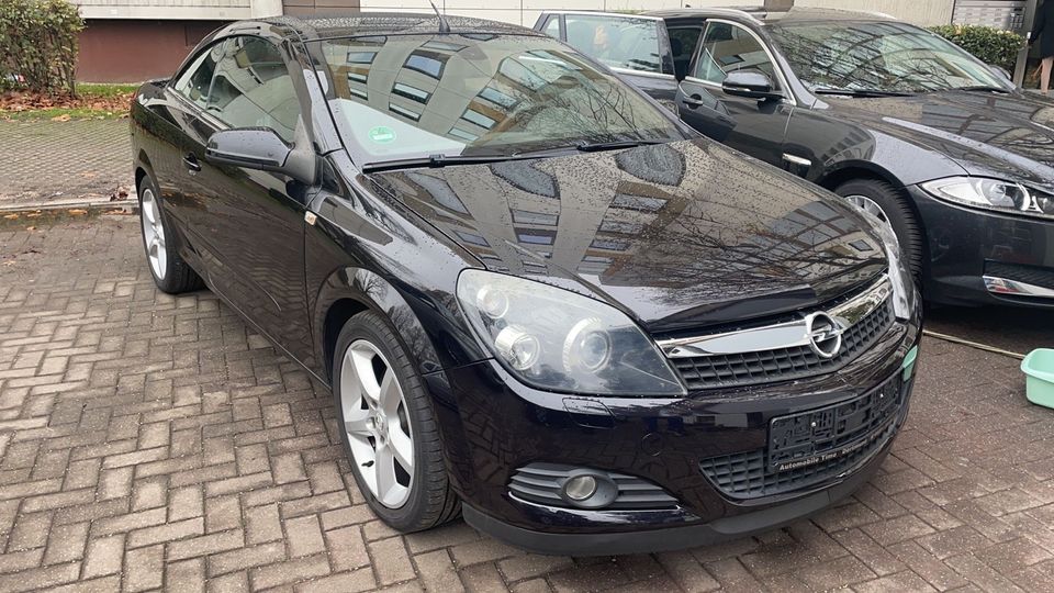 Astra Twin Top Cabrio in Dortmund