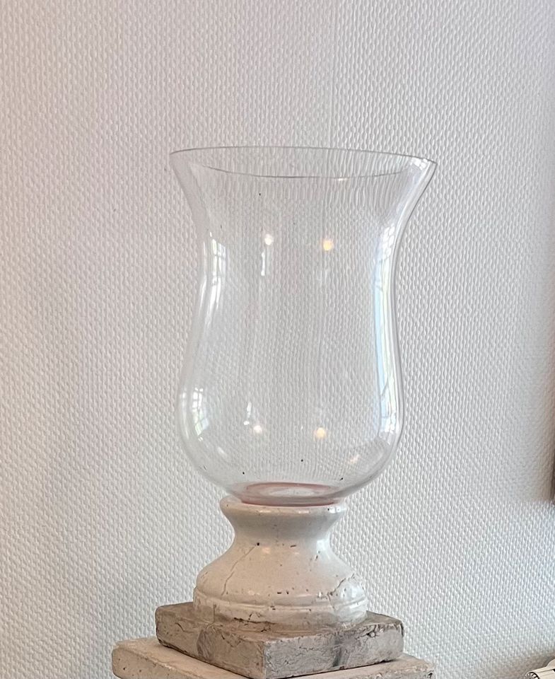 Windlicht aus Glas und Steinguss, Höhe ca. 50 cm in Berlin