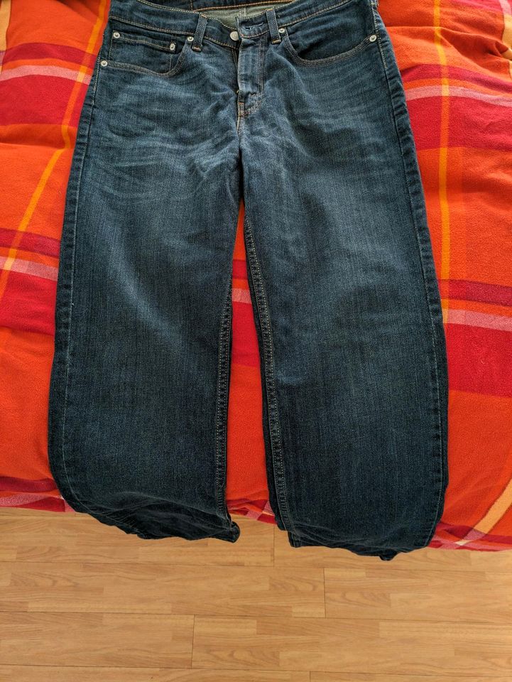 Levis Jeans dunkelblau W31 L34 in Centrum