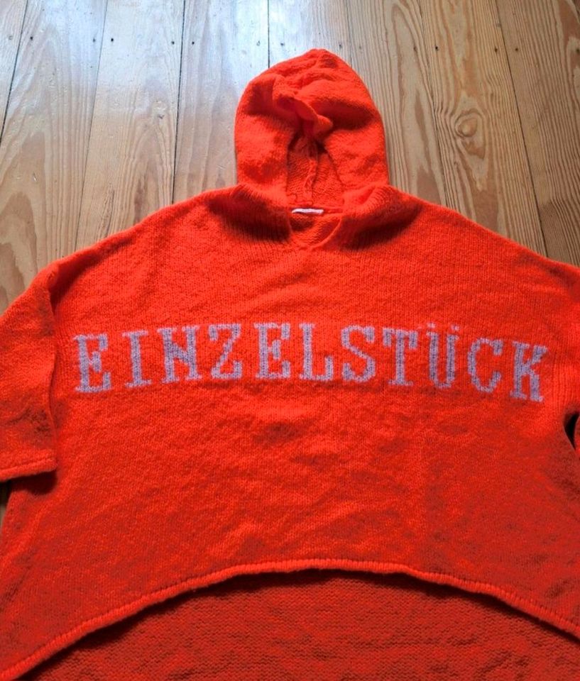 Hoodie von Elbflorenz "Einzelstück " neonorange, oversized in Hamburg