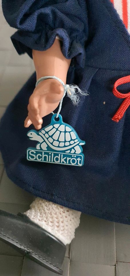 Nachlass: Schildkröt Puppen Pärchen in Trachten in Groß-Gerau