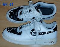 Nike Air Sneakers weiß/schwarz Gr. 41 Hessen - Bruchköbel Vorschau